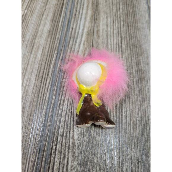 Vintage Kitsch Kitty Figurine, Kitten Fur Edged Hat - Picture 3 of 5